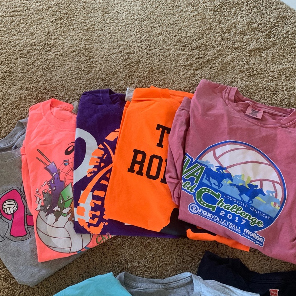 5 volleyball ball and sport t-shirts